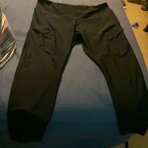 Women’s plus size Old Navy Powersoft leggings with pockets size 3X